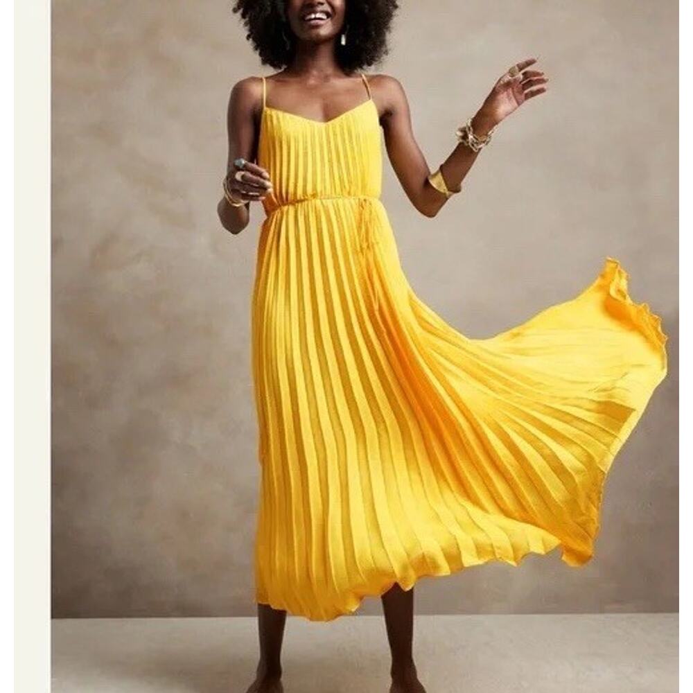Banana Republic Yellow Pleated Slip Dress Strappy V-Neck XS Petite XSP Floral